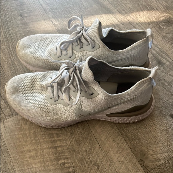 Women’s Nike React Shoes - Picture 3 of 3